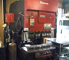 AMADAプレスブレーキ写真