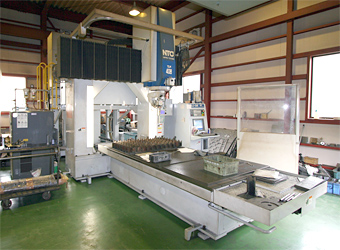 三次元5軸レーザー加工機 TLM408写真